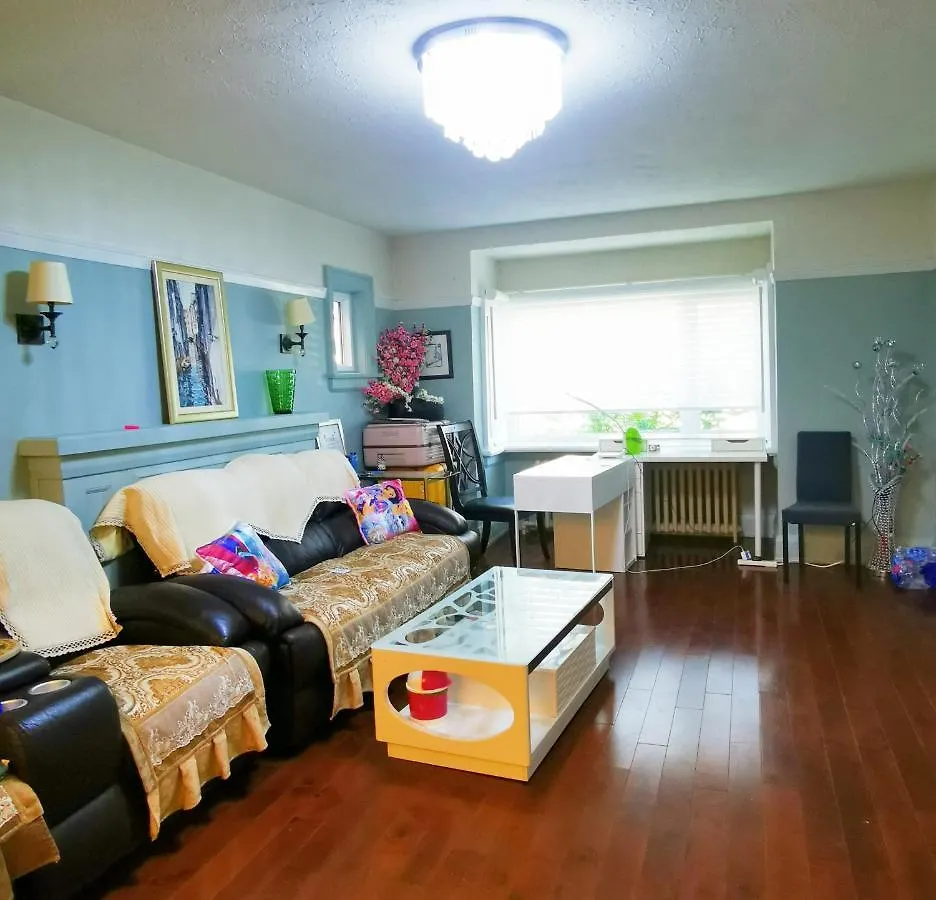 A Bright And Tidy Double-Bed Room In Midtown Toronto Guest house