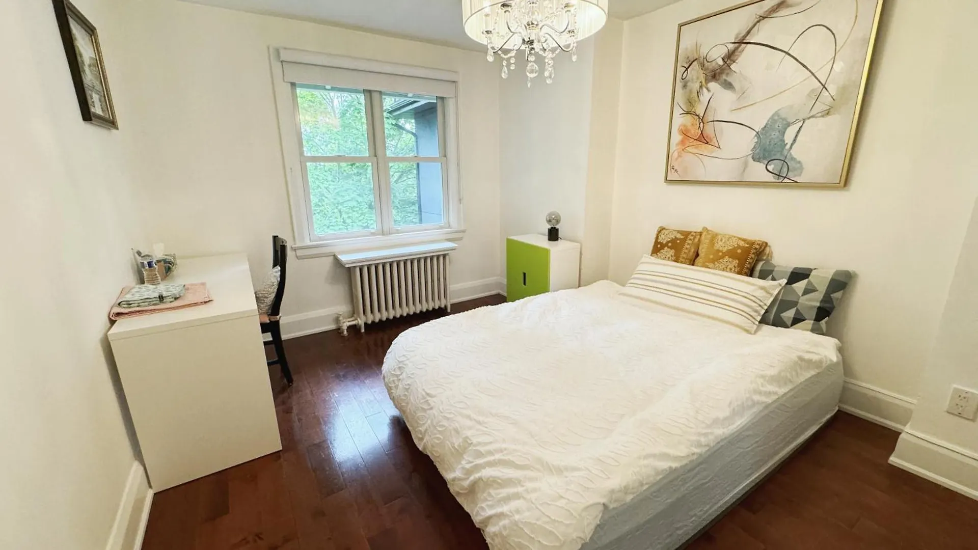 A Bright And Tidy Double-Bed Room In Midtown Toronto 0*,  Canada